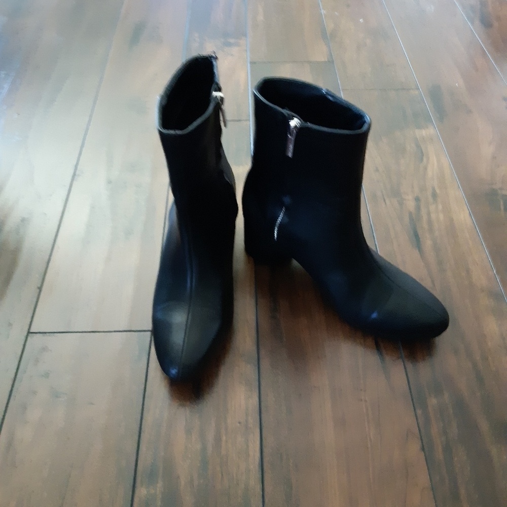 Matt & Nat The Cartier Black Vegan Boot Size 7